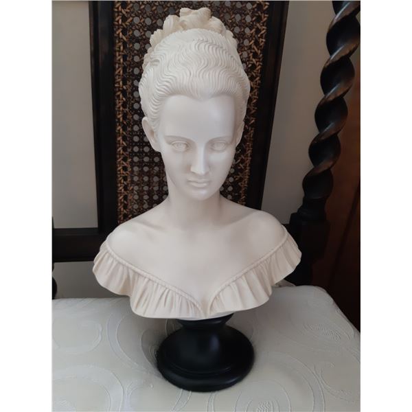 Signed Bust of Lady  Made in Italy cat A