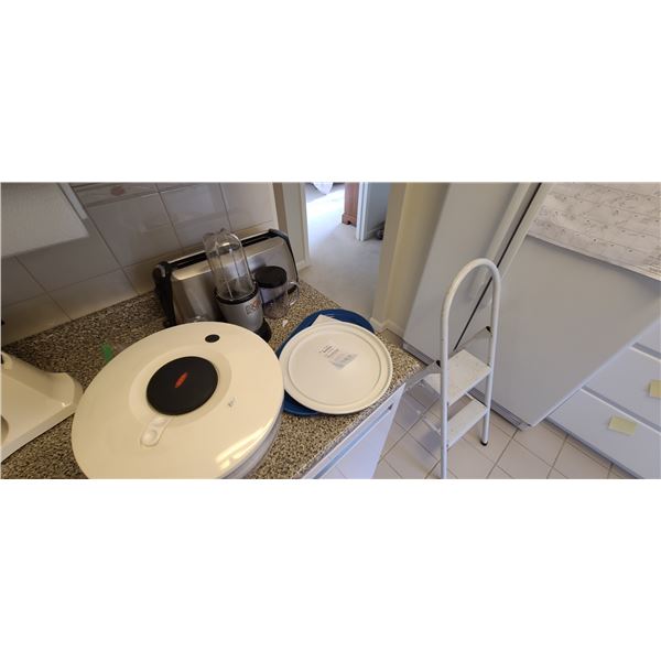 Braun and Magic Bullet. Cat A