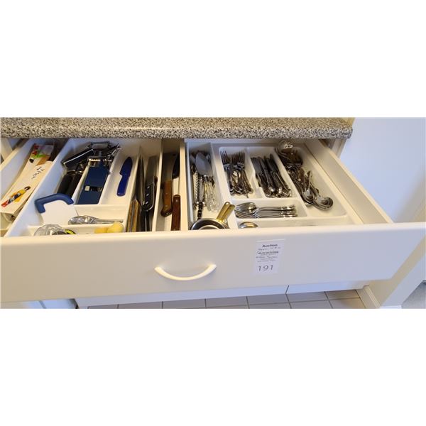 Henkles knife and Flatware Cat A