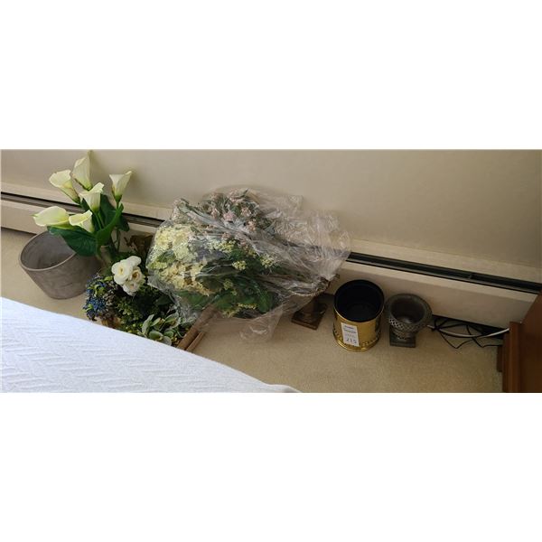 Floral and Decorative Containers. Cat A