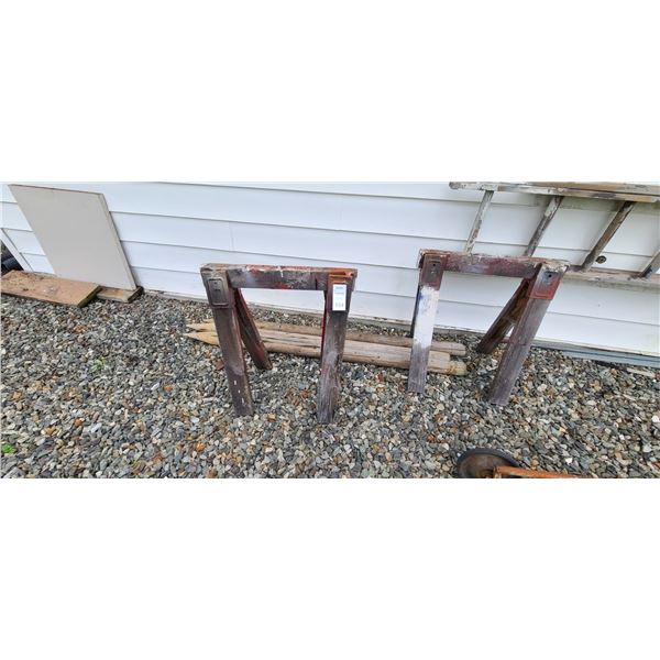 Sawhorses, Fence Posts cat A