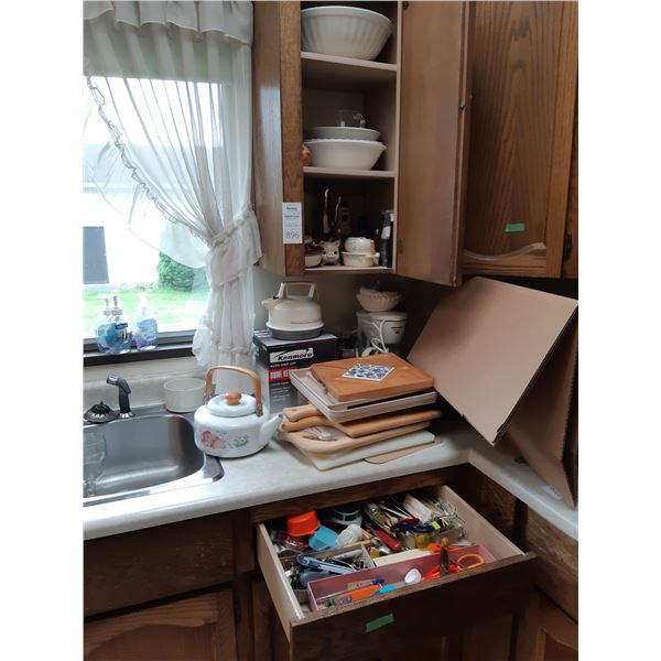 Kenmore Kettle, Black & Decker Coffe Maker, Glass & Ceramic Bowls.  Cat A.