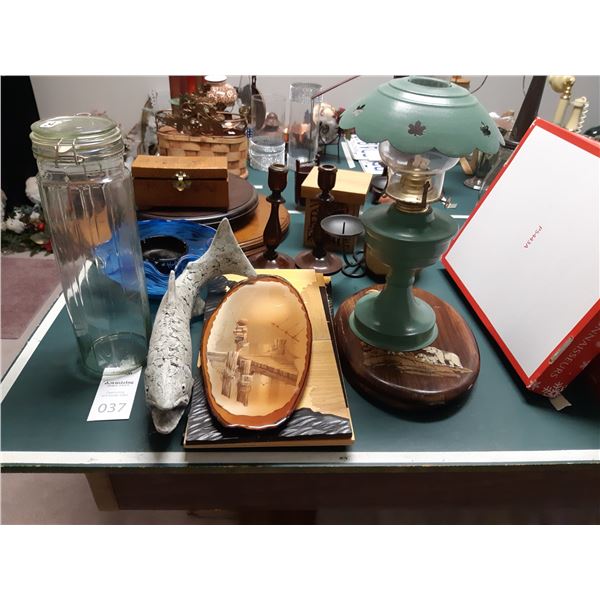 Assortment of Wood Decor Cat B