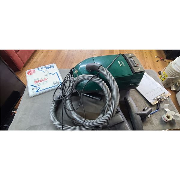 MIELE VACUM CLEANER