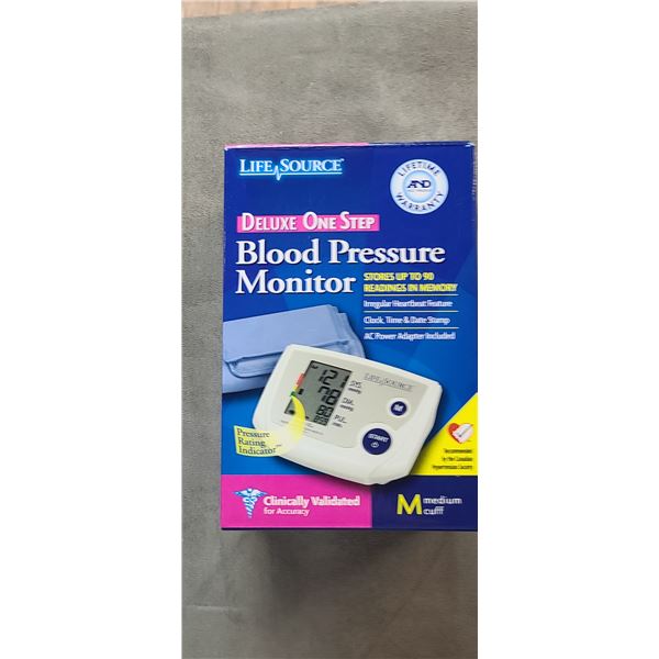LIFESOURCE BLOOD PRESSURE MONITOR - NEW - SIZE MED