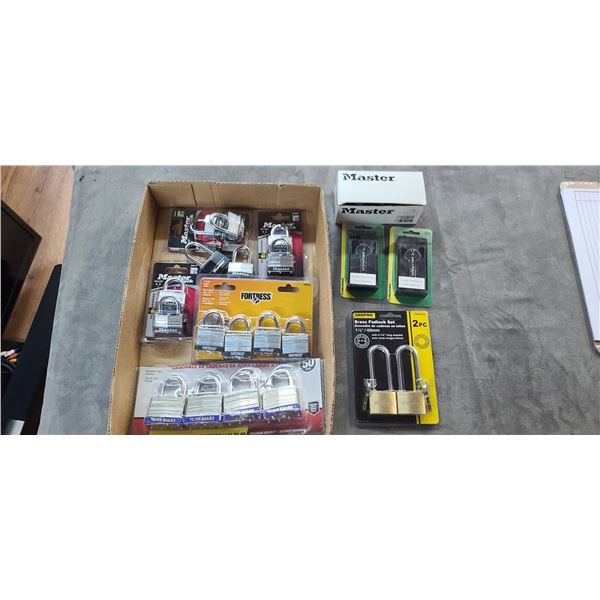 LARGE LOT OF LOCKS WITH KEYS: MATERLOCK, SHOP PRO, FORTRESS