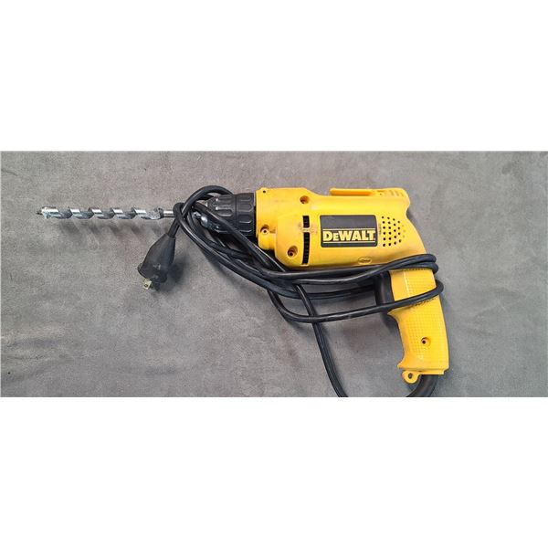 3/8" VSR DEWALT COMES WITH AUGER BIT