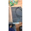 Image 2 : COLLAPSABLE TOTE WITH SHOPPING BAGS AND TWO INSULATED BAGS