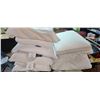 Image 4 : THERMOTRENDS REVERSABLE QUILT AND FLEECE BLANKET,