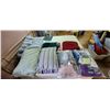 Image 1 : BAG OF TOWELS, PILLOWS AND BLANKETS
