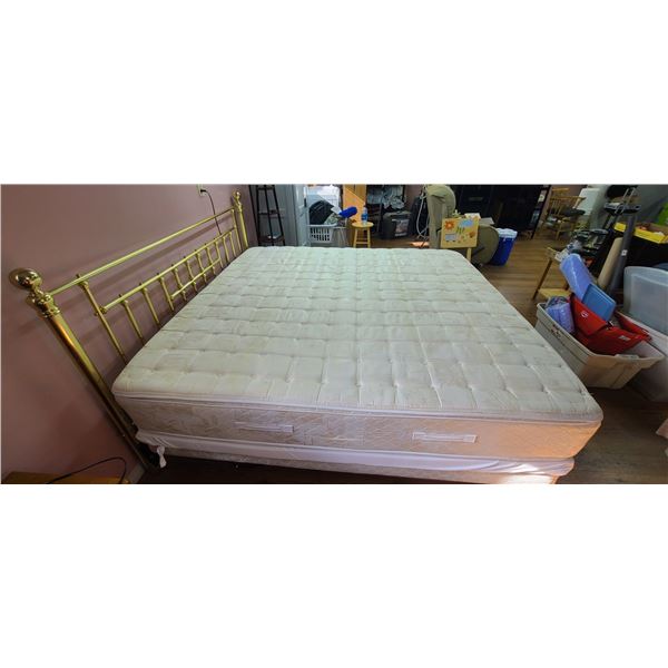 KING BED FRAME, BOXSPRING COMES WITH MATTRESS. BED DOES NOT LIFT