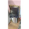 Image 2 : AUTOMATIC GARBAGE CAN AND RUBBERMAID MOPS