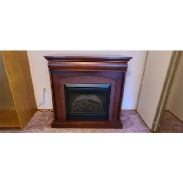 DIMPLEX ELECTRIC FIREPLACE 120V SIZE: 44 X 18 X 43"