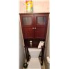 Image 7 : MISC BATHROO ITEMS INCL: TOILET HUTCH, REVLON MAKEUP MIRROR, LAUNDRY HAMPER, MAT, TOWELS