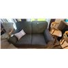 Image 1 : DARK GREEN LOVE SEAT