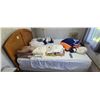 Image 2 : DOUBLE BED WITH OAK HEADBOARD AND A BOX SPRING