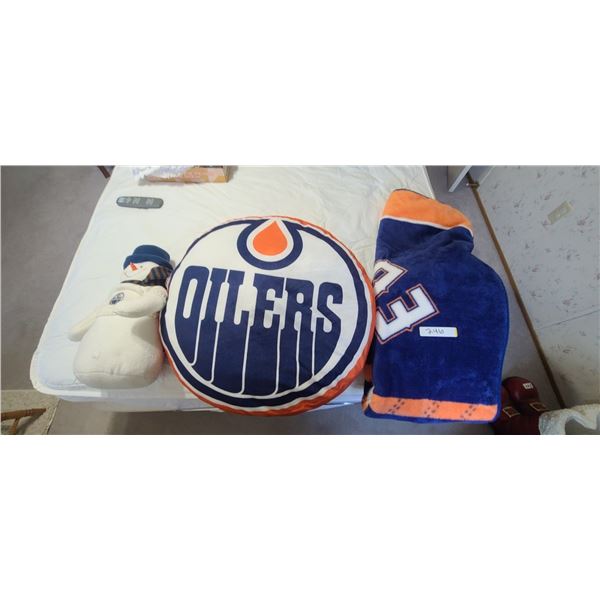 OILERS THEMED FLEECE BLANKET/CUSHION & SNOWMAN (SET)