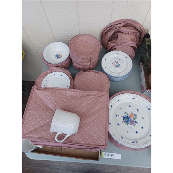 12 PLACE STONEWARE SET WITH ADDITIONAL CUPS (22)