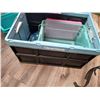 Image 8 : TOTE WITH PLASTIC STORAGE CONTAINERS