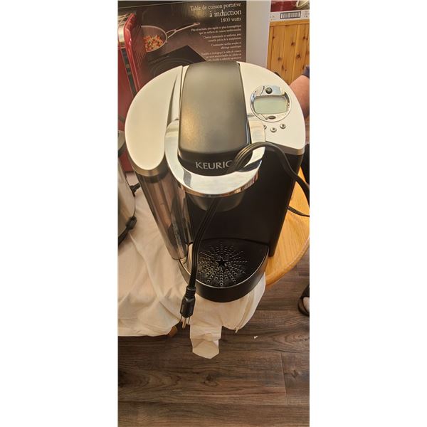 KEURIG COFFEE MAKER