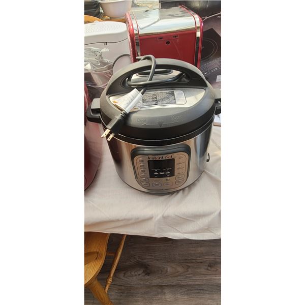 INSTA POT PRESSURE COOKER