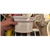 Image 8 : MINI CROCKPOT, AUTOMATIC CAN AND JAR OENER, AND GRAVYMATE CROCKPOT