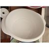 Image 3 : 3 CERAMIC/STONEWARE DUTCH OVEN COOK POTS