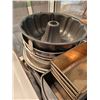 Image 2 : BAKING SHEETS, MUFFIN TINS, BREAD PANS