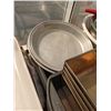 Image 3 : BAKING SHEETS, MUFFIN TINS, BREAD PANS