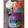Image 1 : RUBBERMAID CONTAINERS