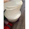Image 5 : RUBBERMAID CONTAINERS