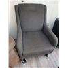 Image 1 : LIVING ROOM CHAIR