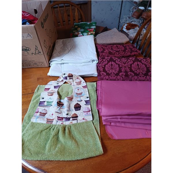TABLE CLOTHS AND UNDERLAY