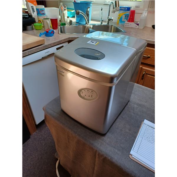 SALTON ICE MAKER MACHINE