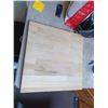 Image 1 : 19 X 19 BUTCHER BLOCK/CUTTING BOARD