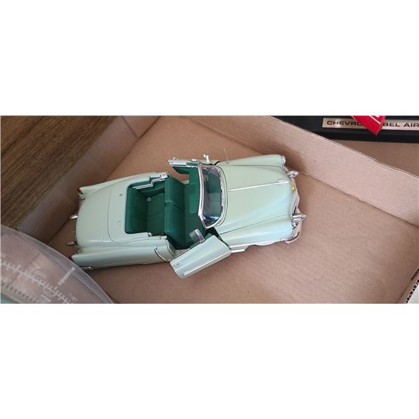 1:18 1933 CADILLLAC ELDERADO DIE CAST METAL WITH PLASTIC