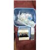 Image 1 : MISC TOTE OF BATHROOM AND DRESSER/DRAWER HARDWARE