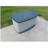 Image 1 : RUBBERMAID PATIO STORAGE BOX WITH CONTENTS