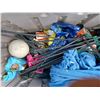 Image 3 : RUBBERMAID PATIO STORAGE BOX WITH CONTENTS