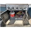 Image 5 : BROIL KING SS BBQ WITH SIDE BRNER AND TWO PROPANE TANKS