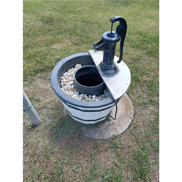WATER FOUNTAIN WITH PUMP JACK