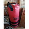 Image 1 : "EVERLAST" 11"D X 30"L PUNCHING BAG