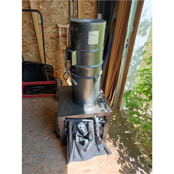 "HOOVER" L2310 GUV (GARAGE UTILITY VAC. 120 V) C/W MOUNTABLE CANNISTER S/N: 0804000 22754 Incl: 30FT