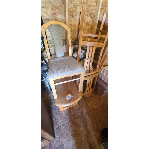 OAK END TABLE & 4 CHAIRS
