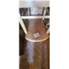 Image 2 : OAK END TABLE & 4 CHAIRS