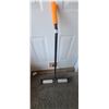 Image 2 : 18" WHEELED FLR. MAGNET