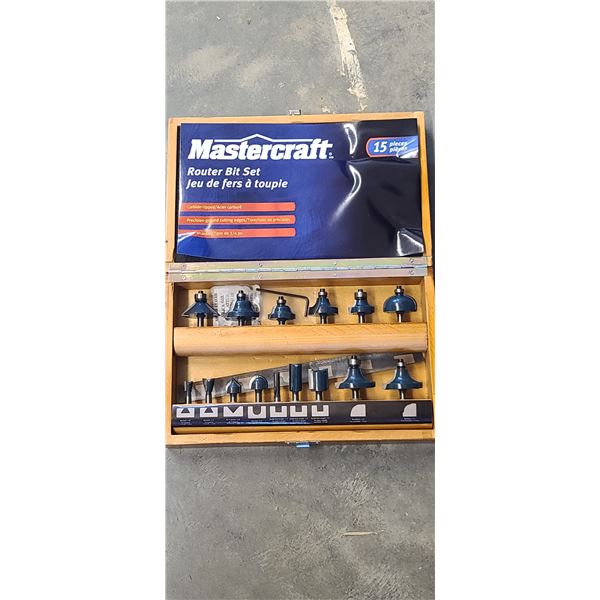 MASTERCRAFT 15 PC CARBIDE-TIPPED ROUTER BIT SET (IN WOOD CASE)