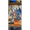 Image 2 : FLAT MISC. PLIERS (REGULAR, WIRE, STRIPPING, ETC.)