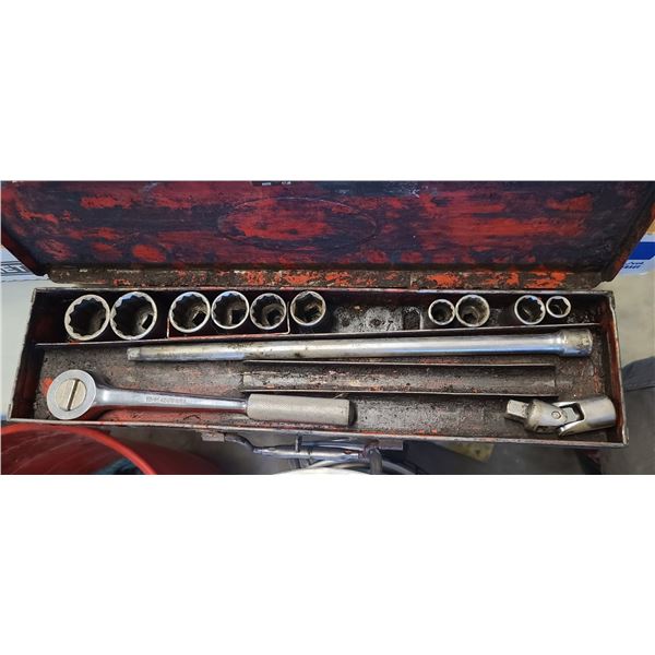 SOCKET/WRENCH 14 PC SET  INCL'S: 15" EXTENSION, CONVERTER (IN MTL TOOL CASE)