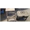 Image 2 : RUBBERMAID STEP STOOL/TOOL BOX & ALUMINUM 2-STEP LADDER